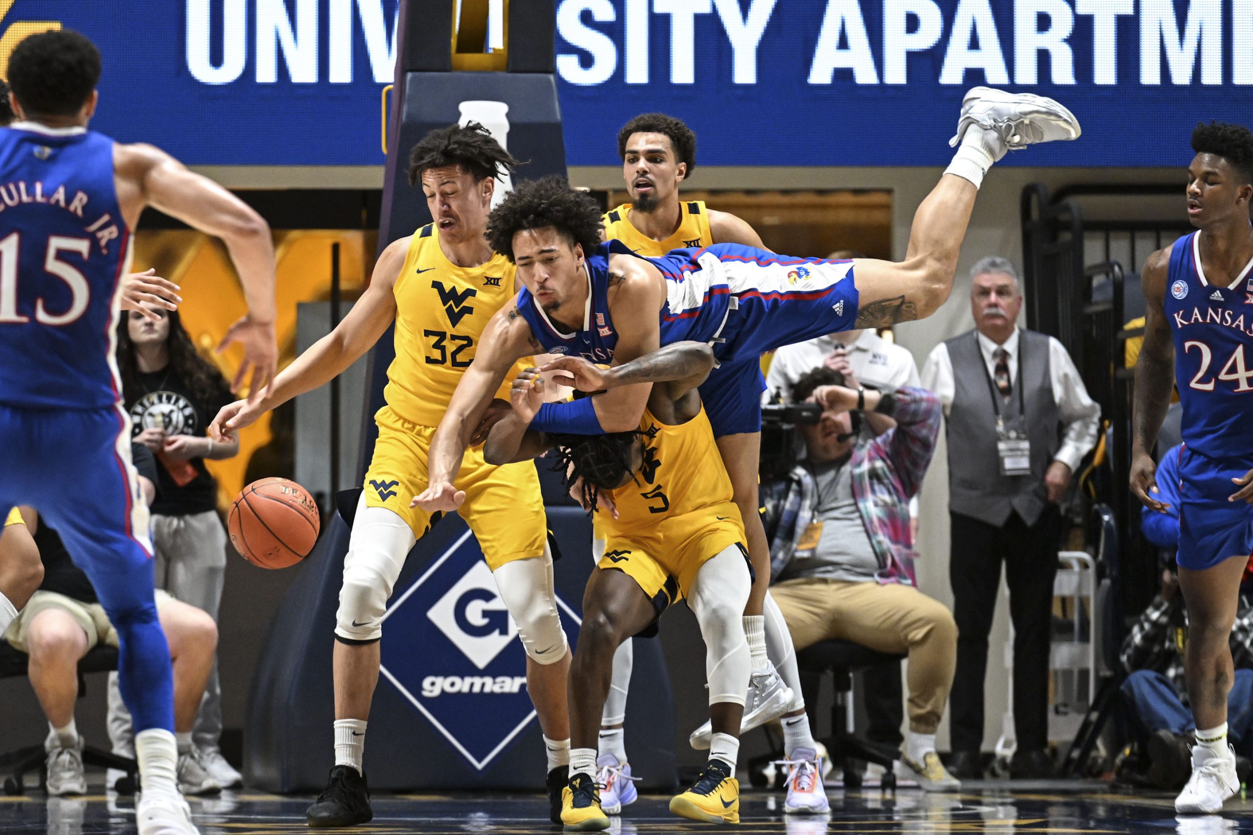 NOTEBOOK: Mascot's misfire just one of many for WVU in loss against No. 3 Kansas